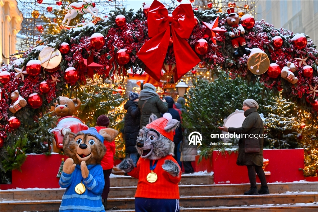 Москва засверкала новогодними огнями