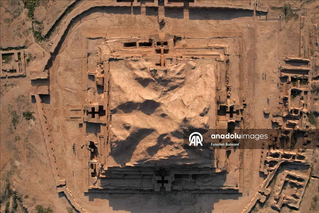 Зиккурат Чога-Занбиль - выдающийся памятник эламской цивилизации