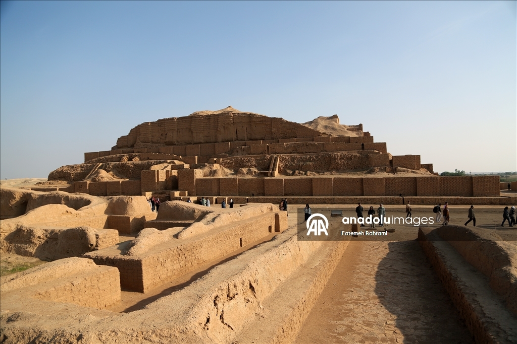 Зиккурат Чога-Занбиль - выдающийся памятник эламской цивилизации