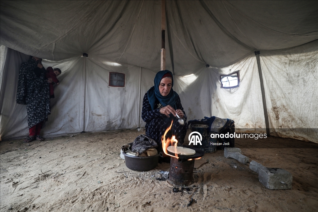 Повседневная жизнь среди руин в лагере Нусейрат в Газе