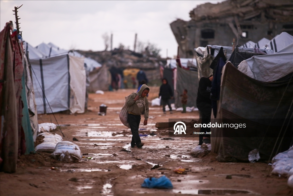 Повседневная жизнь среди руин в лагере Нусейрат в Газе