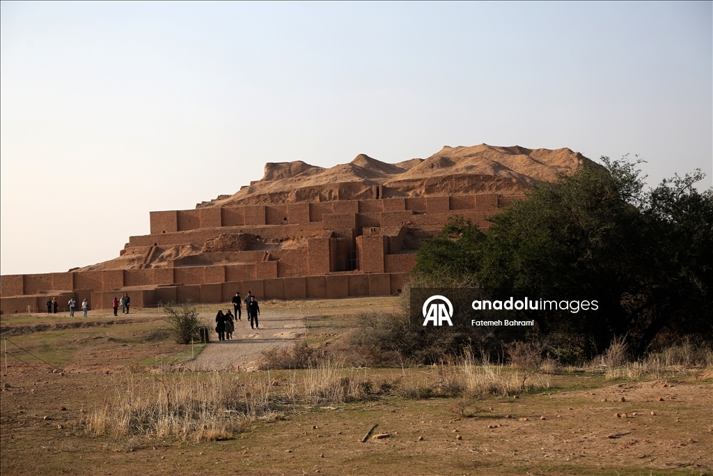 Зиккурат Чога-Занбиль - выдающийся памятник эламской цивилизации