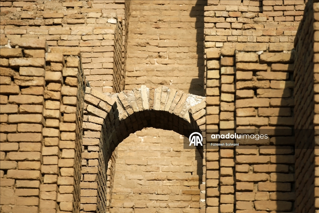 Зиккурат Чога-Занбиль - выдающийся памятник эламской цивилизации