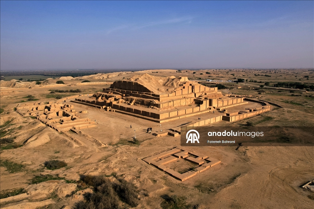 Зиккурат Чога-Занбиль - выдающийся памятник эламской цивилизации