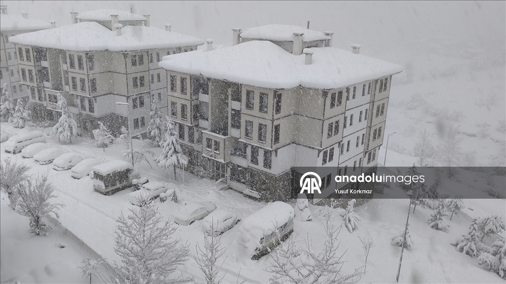 Karabük'te kar yağışı etkisini sürdürüyor