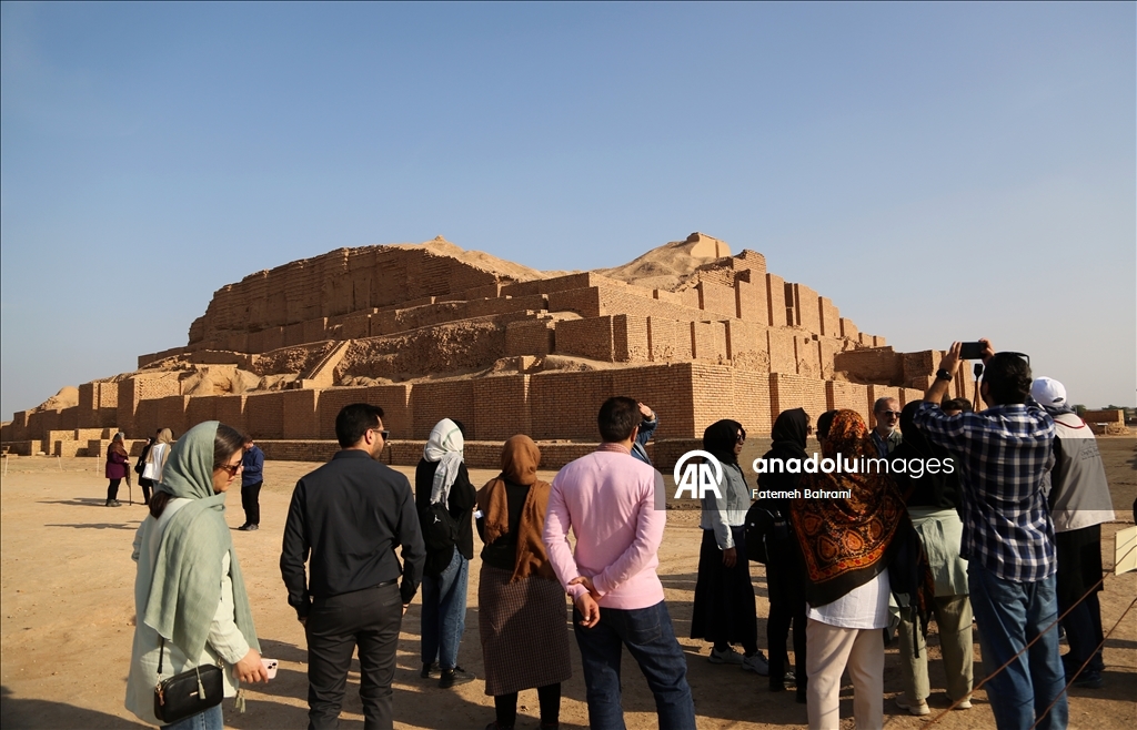 Зиккурат Чога-Занбиль - выдающийся памятник эламской цивилизации