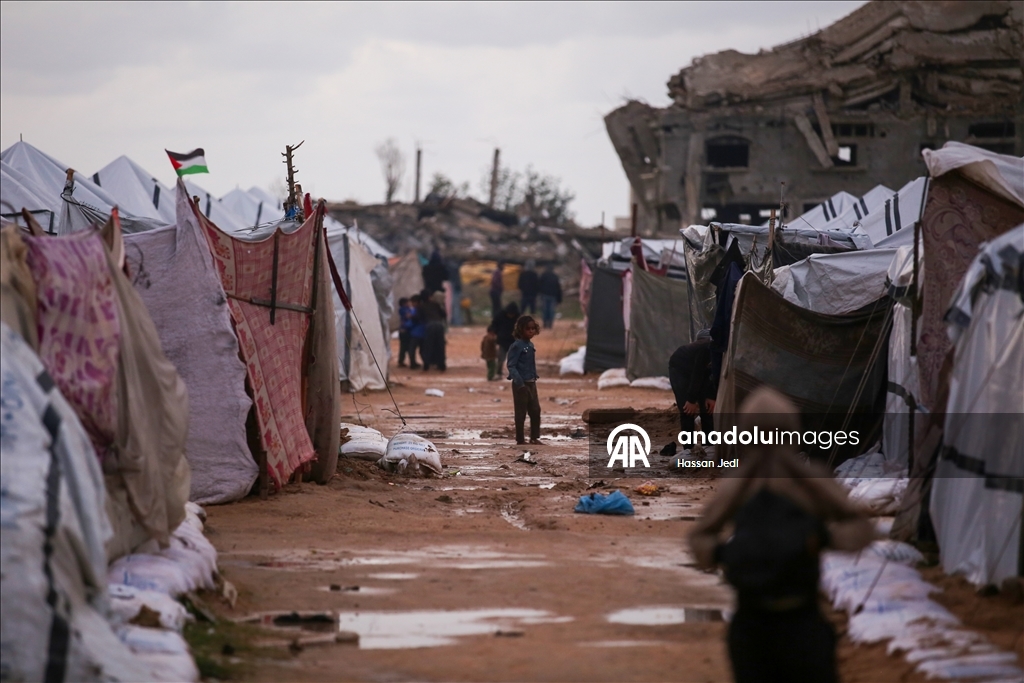 Повседневная жизнь среди руин в лагере Нусейрат в Газе