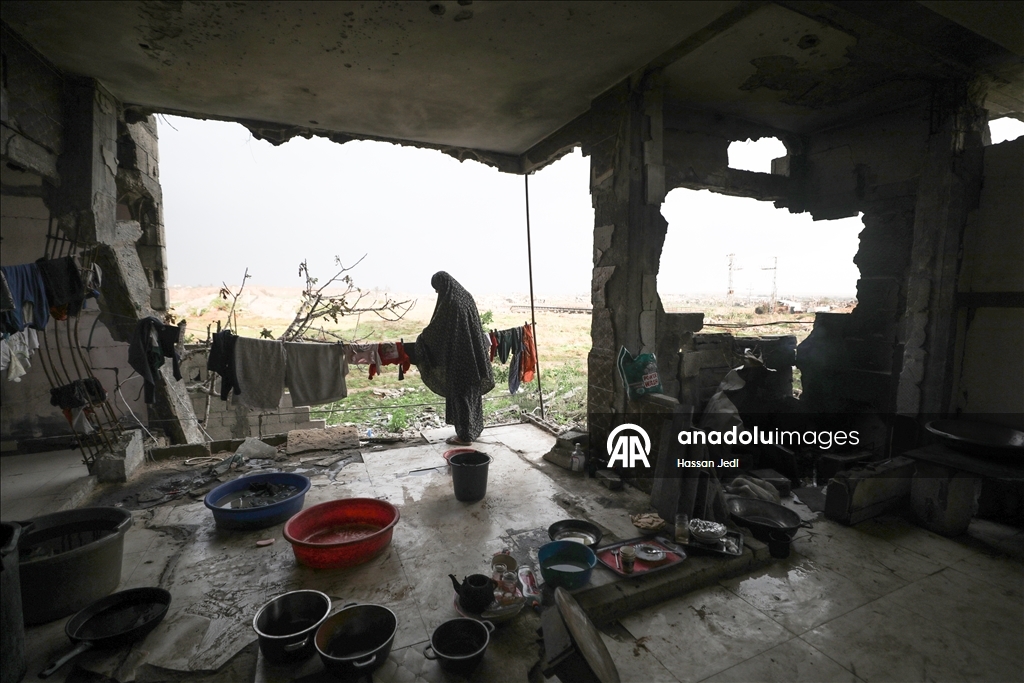 Повседневная жизнь среди руин в лагере Нусейрат в Газе