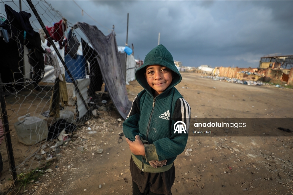 Повседневная жизнь среди руин в лагере Нусейрат в Газе