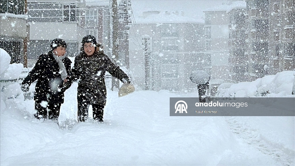 Karabük'te kar yağışı etkisini sürdürüyor