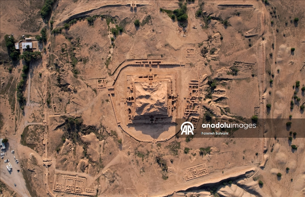 Зиккурат Чога-Занбиль - выдающийся памятник эламской цивилизации