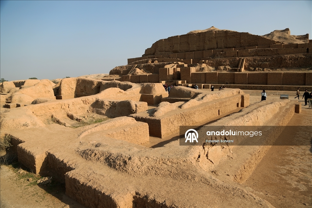 Зиккурат Чога-Занбиль - выдающийся памятник эламской цивилизации