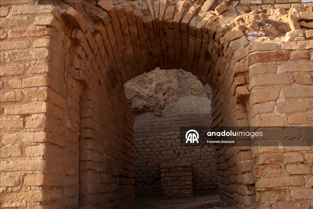 Зиккурат Чога-Занбиль - выдающийся памятник эламской цивилизации