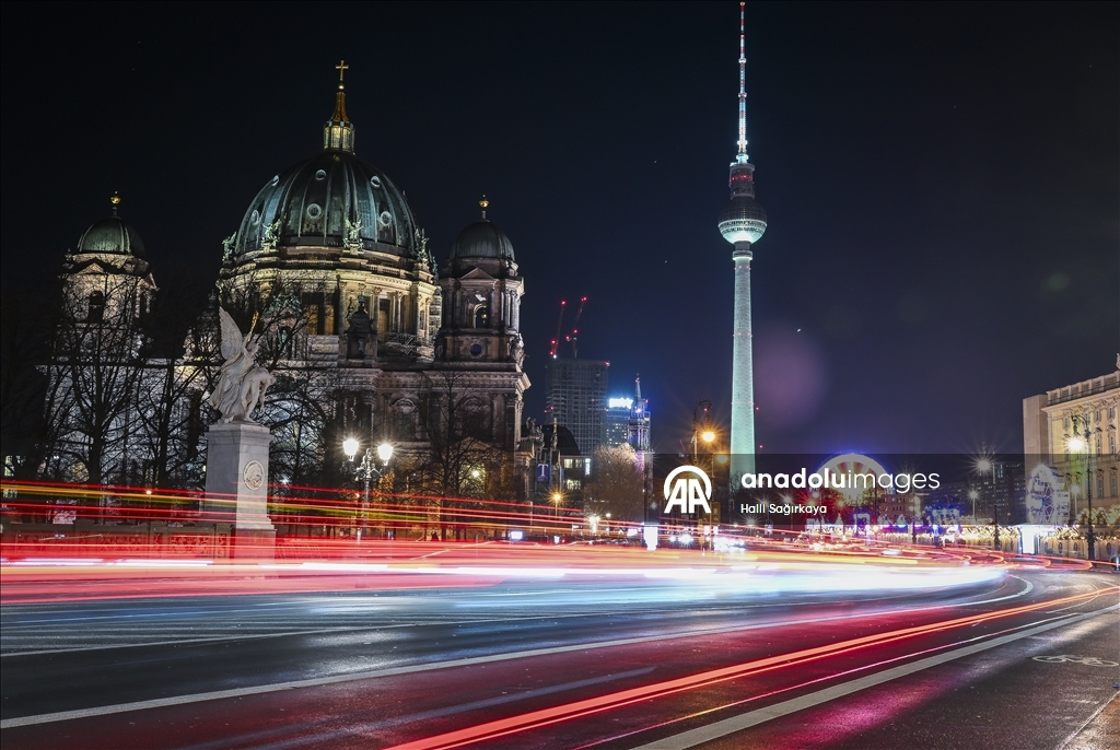 Берлинский собор и Телебашня – символы столицы Германии