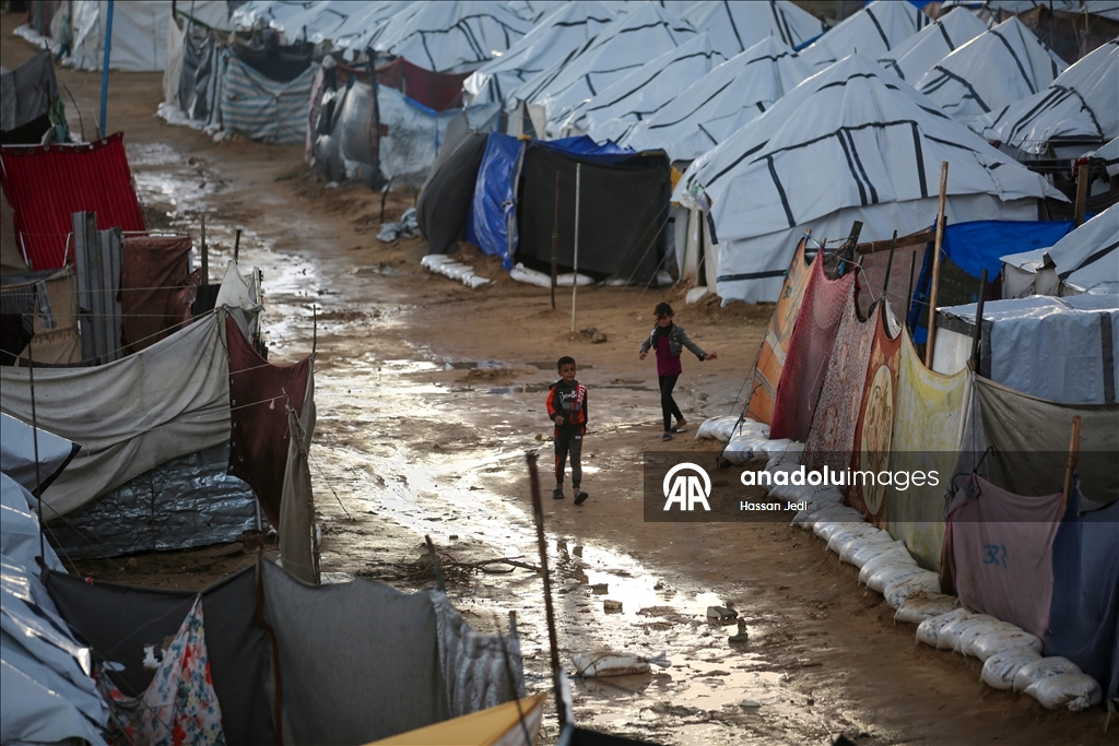 Повседневная жизнь среди руин в лагере Нусейрат в Газе