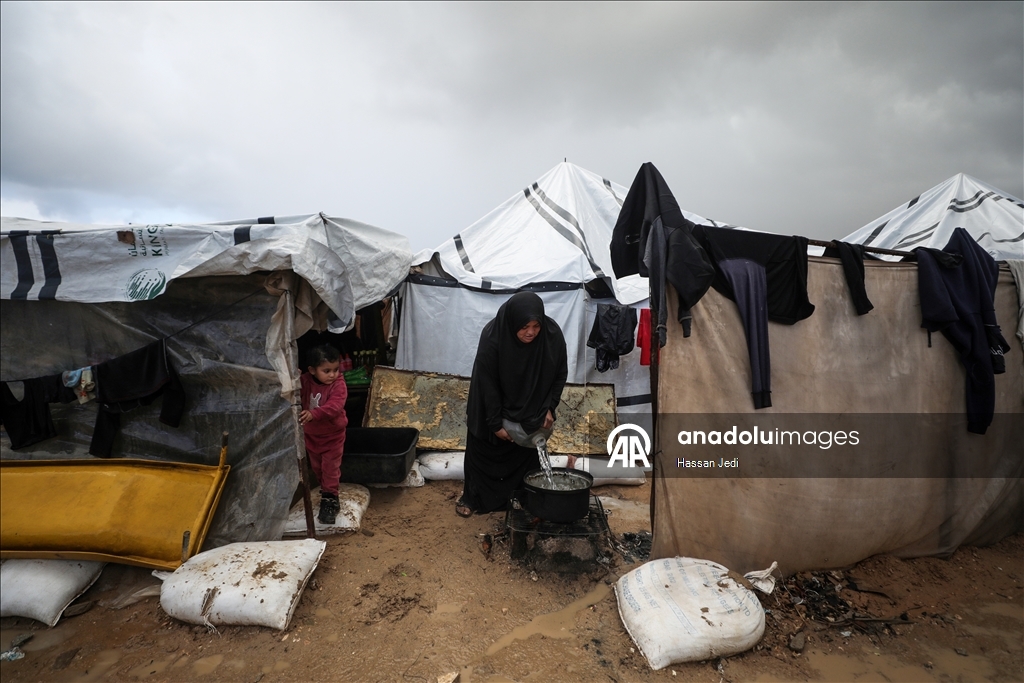 Повседневная жизнь среди руин в лагере Нусейрат в Газе