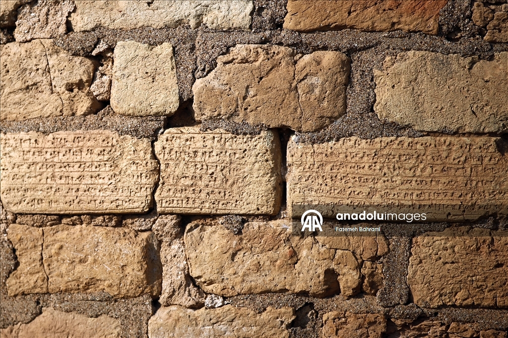 Зиккурат Чога-Занбиль - выдающийся памятник эламской цивилизации