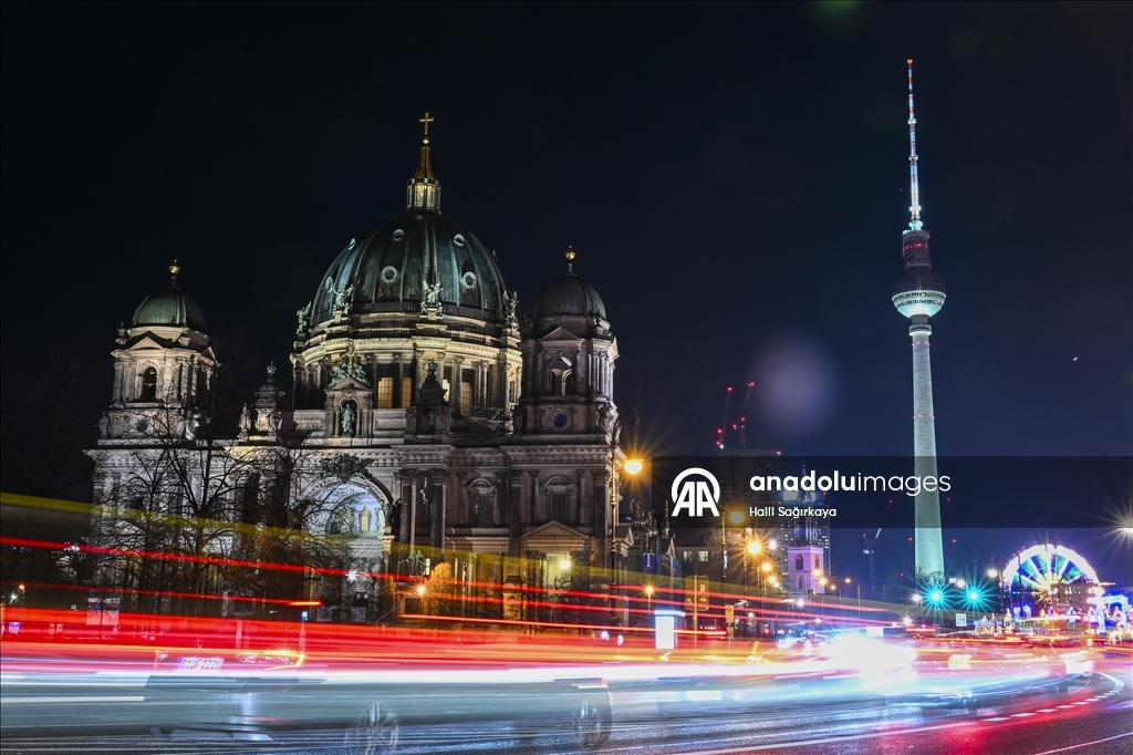 Берлинский собор и Телебашня – символы столицы Германии