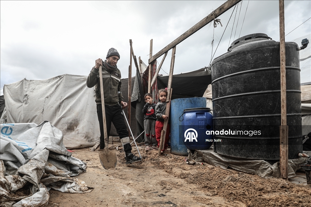 Непогода усугубляет страдания жителей Газы