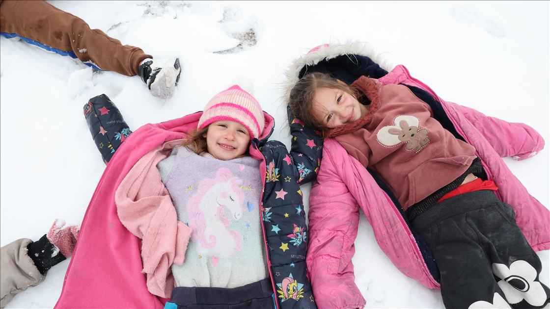 Suriye’nin kuzeyinde Barış Pınarı Harekatı bölgesi beyaza büründü