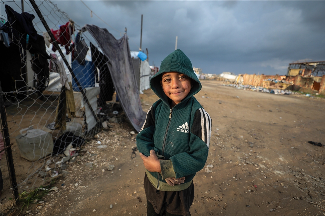 Повседневная жизнь среди руин в лагере Нусейрат в Газе