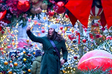 Москва засверкала новогодними огнями