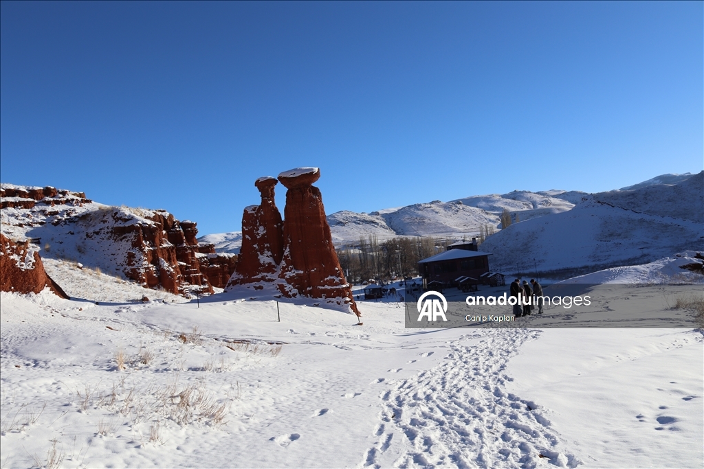 Narman Peribacaları karla kaplandı