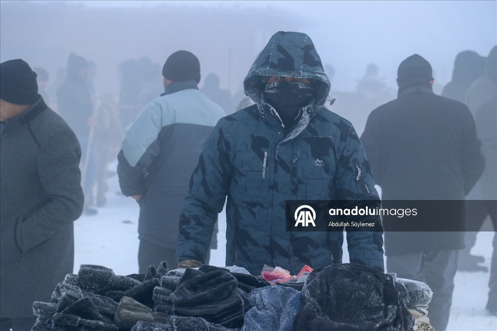 Ağrı'da dondurucu soğuklarda vatandaşların kaş ve saçları kırağı tuttu