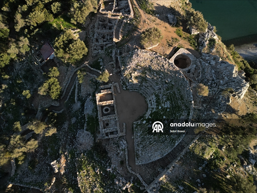 Marmaris'teki Amos Antik Kenti'nde Asur Tanrıçası İştar betimlemeli gümüş kolye bulundu