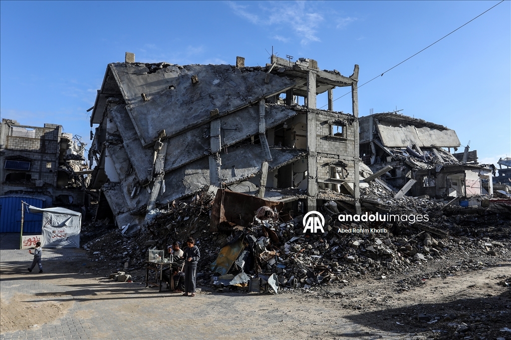 Повседневная жизнь в Хан-Юнусе на фоне разрушений