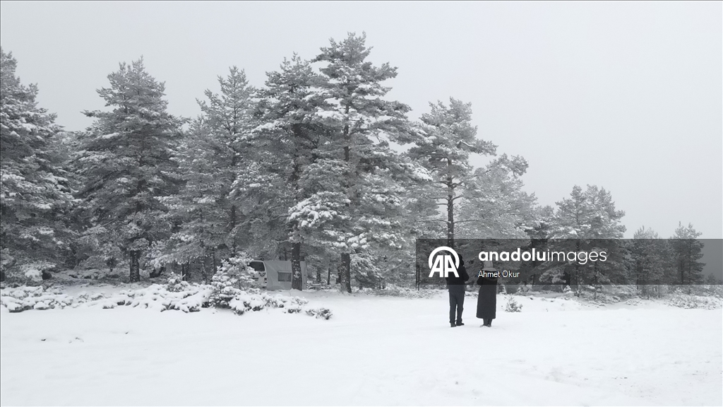 Ankara'nın yüksek kesimleri karla kaplandı