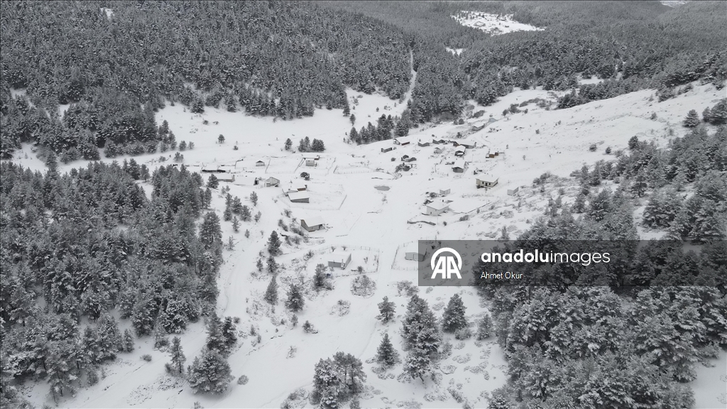 Ankara'nın yüksek kesimleri karla kaplandı