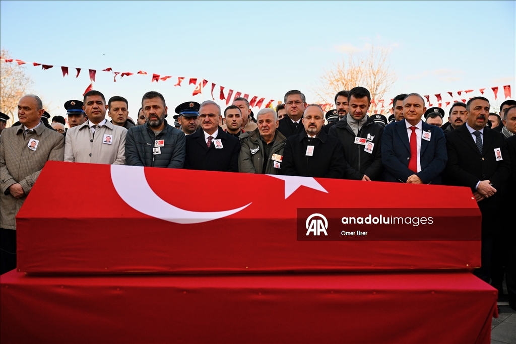 Yalova'daki DEAŞ operasyonunda şehit olan polis memuru Turgut Külünk'ün cenazesi, memleketi Düzce'de defnedildi