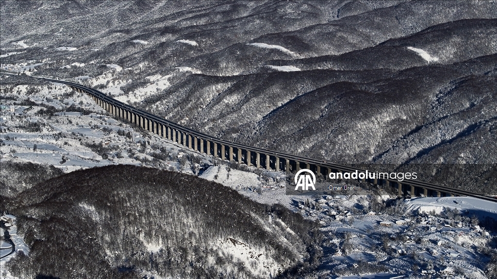 Bolu Dağı'nda kar yağışıyla oluşan manzara havadan görüntülendi