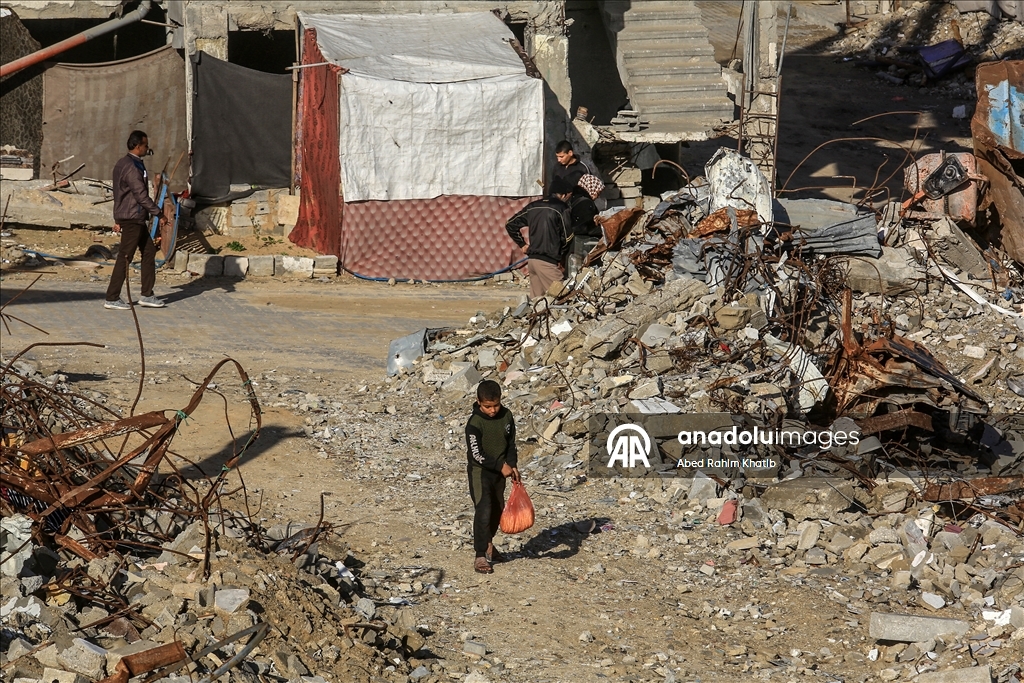 Повседневная жизнь в Хан-Юнусе на фоне разрушений