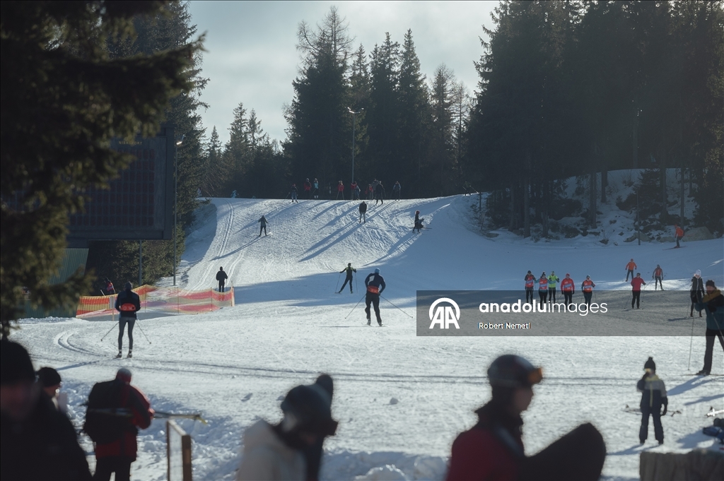 Yüksek Tatra Dağları’ndaki kayak pistleri, uzun süredir beklenen kar yağışının ardından tamamen açıldı
