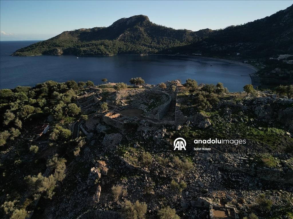 Marmaris'teki Amos Antik Kenti'nde Asur Tanrıçası İştar betimlemeli gümüş kolye bulundu