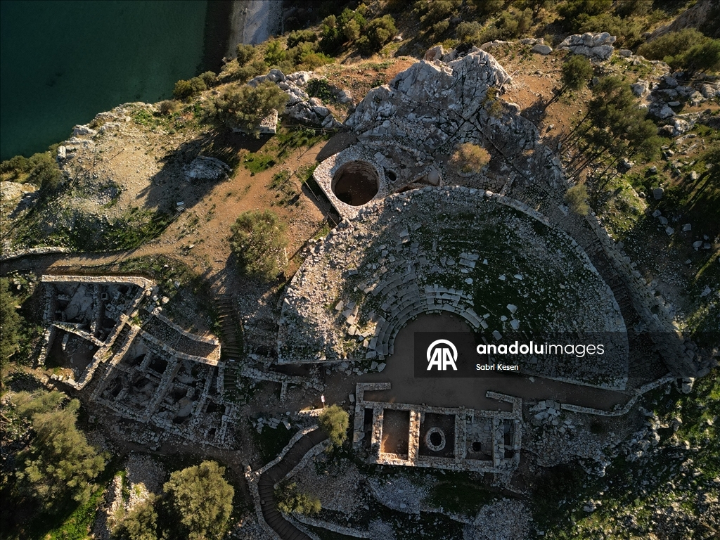 Marmaris'teki Amos Antik Kenti'nde Asur Tanrıçası İştar betimlemeli gümüş kolye bulundu