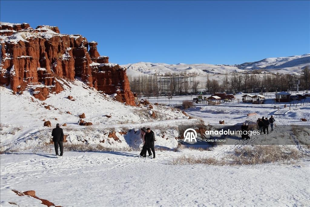 Narman Peribacaları karla kaplandı