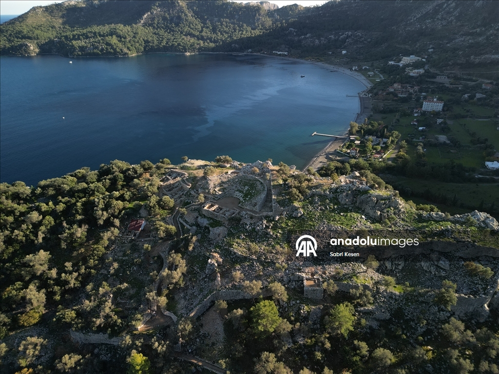 Marmaris'teki Amos Antik Kenti'nde Asur Tanrıçası İştar betimlemeli gümüş kolye bulundu