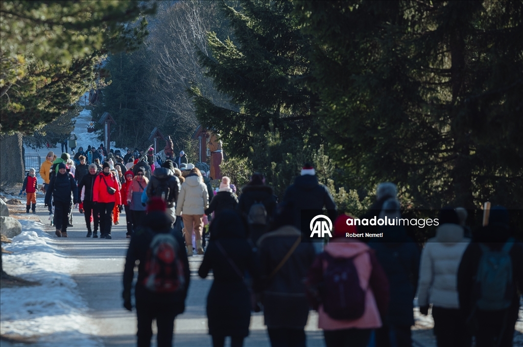 Yüksek Tatra Dağları’ndaki kayak pistleri, uzun süredir beklenen kar yağışının ardından tamamen açıldı