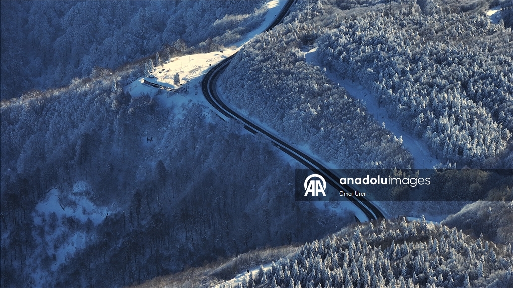 Bolu Dağı'nda kar yağışıyla oluşan manzara havadan görüntülendi