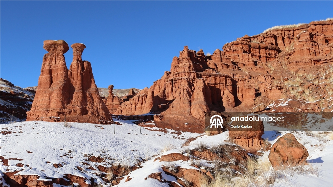 Narman Peribacaları karla kaplandı