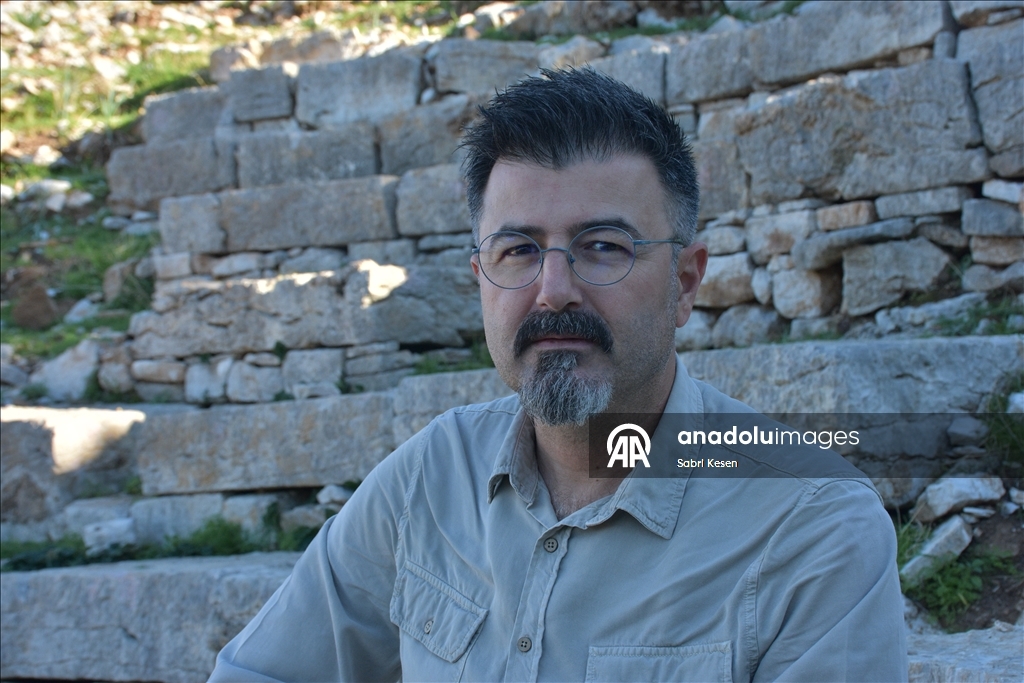 В античном городе Амос в Мармарисе найдено серебряное ожерелье с изображением ассирийской богини Иштар