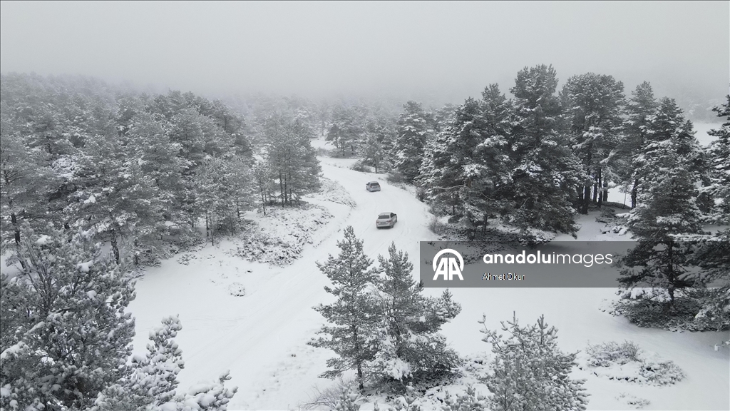 Ankara'nın yüksek kesimleri karla kaplandı