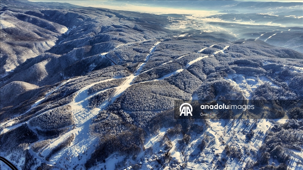 Bolu Dağı'nda kar yağışıyla oluşan manzara havadan görüntülendi