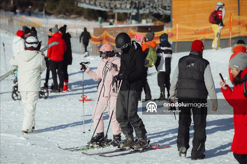 Yüksek Tatra Dağları’ndaki kayak pistleri, uzun süredir beklenen kar yağışının ardından tamamen açıldı