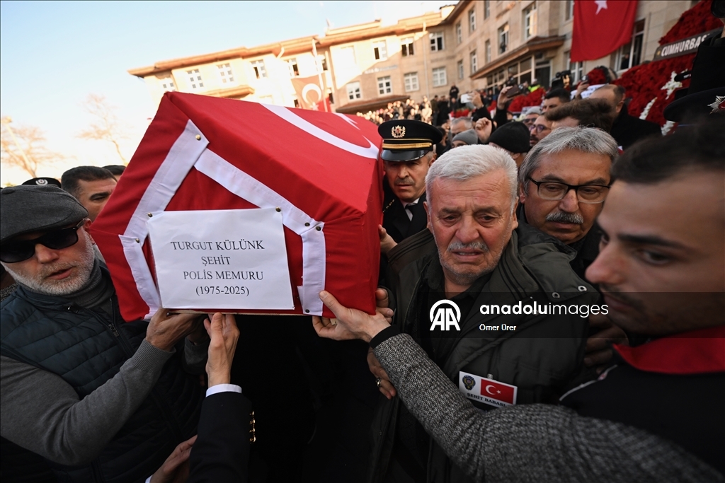 Yalova'daki DEAŞ operasyonunda şehit olan polis memuru Turgut Külünk'ün cenazesi, memleketi Düzce'de defnedildi