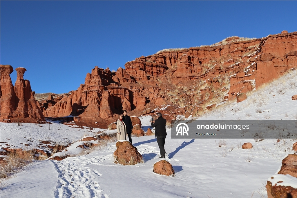 Narman Peribacaları karla kaplandı