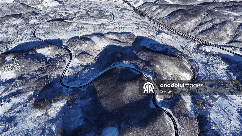 Bolu Dağı'nda kar yağışıyla oluşan manzara havadan görüntülendi